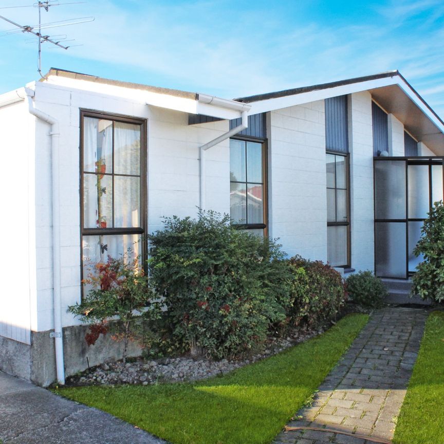 Christchurch - Photo 1