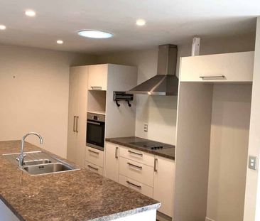 Sought After St. Albans - Photo 5