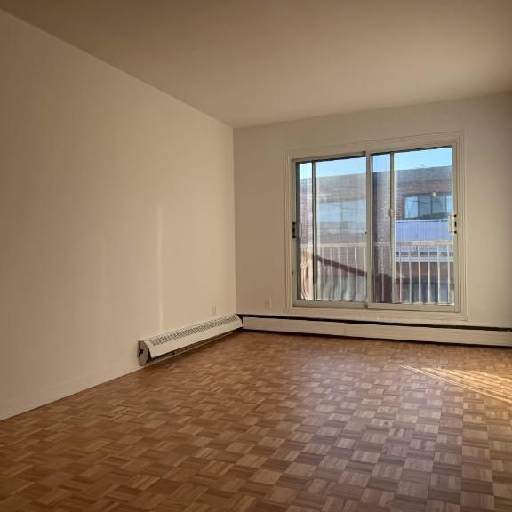 Superbe appartement 4 1/2 situé au cœur de LaSalle! - Photo 1