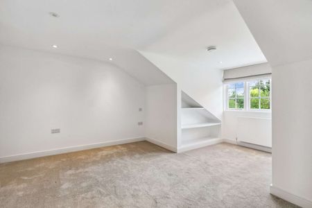 Beautifully designed Georgian vicarage next to Ham Common Woods - Photo 4