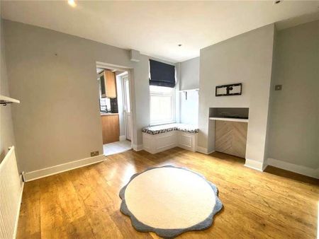 Edgell Road, Staines Upon Thames, Surrey, TW18 - Photo 3