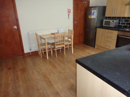 4 bedroom house to rent - Photo 2