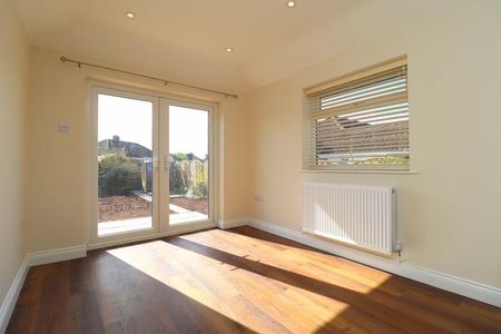 2 bedroom semi-detached bungalow to rent - Photo 2