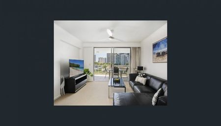 STUNNING 1 BEDROOM APARTMENT - Photo 5