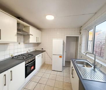 4 bedroom terraced house to rent - Photo 4