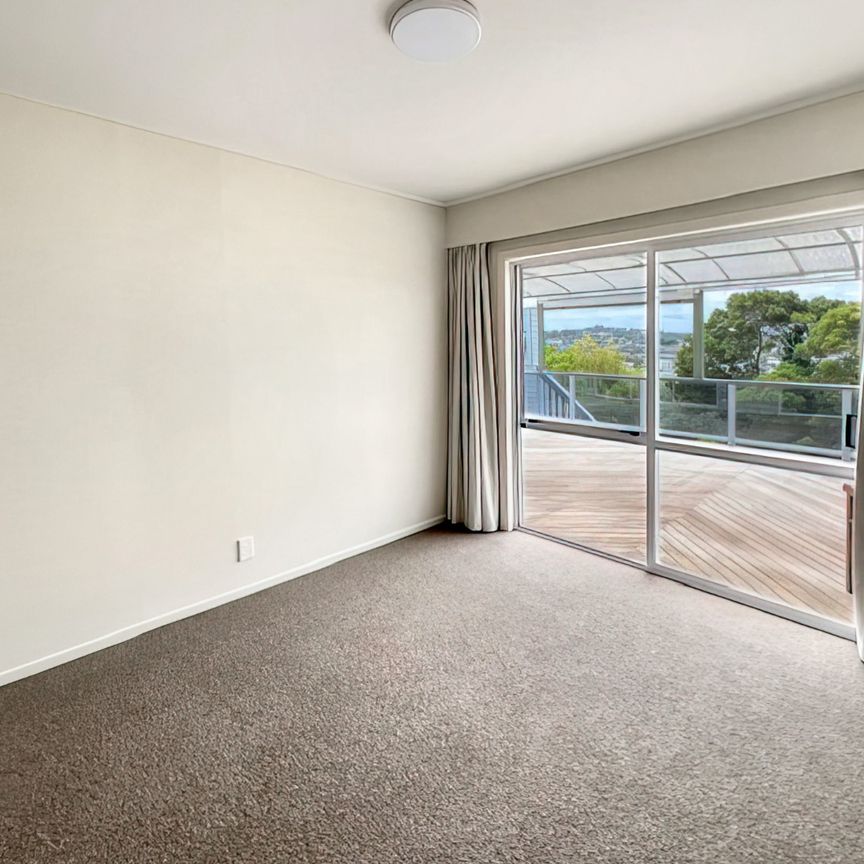 BIG AND BEAUTIFUL-JUST REDECORATED-CENTRAL STANMORE - Photo 1