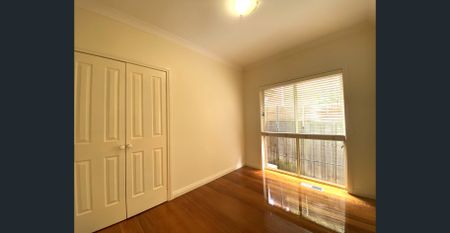 FOUR BEDROOM TOWNHOUSE IN THE MCKINNON SCHOOL ZONE! | FLARE REAL ESTATE - Photo 3