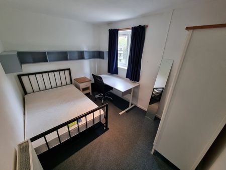 4 Bed Student Accommodation - Photo 5