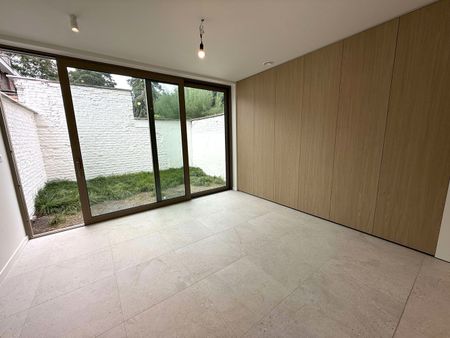 Volledig vernieuwde en energiezuinige woning met luxe afwerking in hartje Leuven - Photo 2