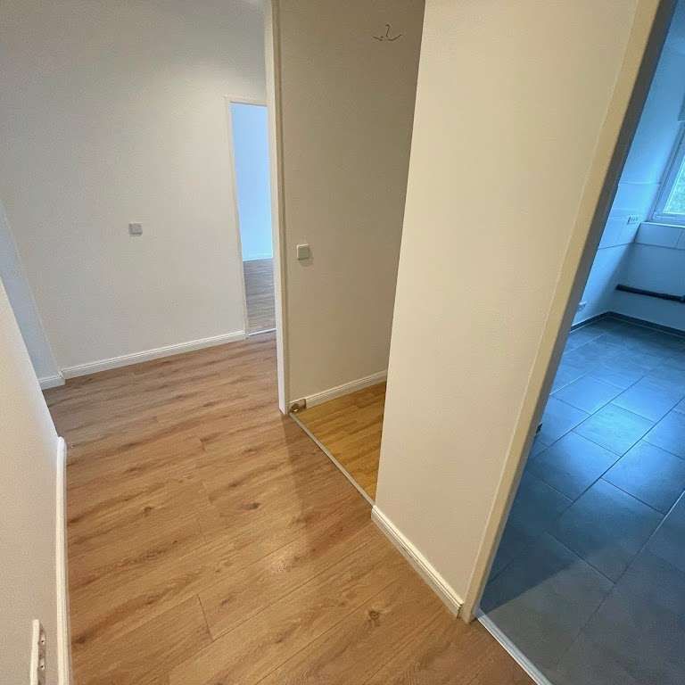 Einziehen &amp; Wohlf&uuml;hlen - 2-Zimmer Wohnung mit Balkon! - Foto 1