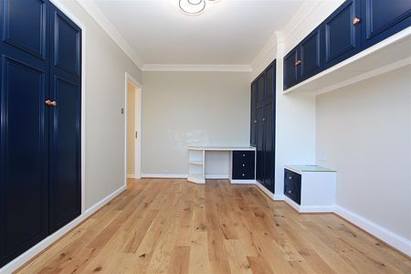 BRAND NEW Immaculate Spacious Modern TWO BED FLAT (1st Floor) with Parking & Communal Garden in East Finchley, N2 - Photo 3
