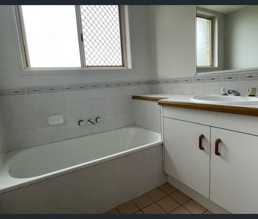 8 Ochina Crt, Kawungan, Qld 4655 - Photo 3