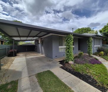 9 Robert Crescent - Photo 1