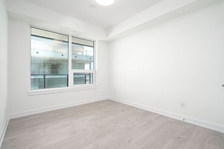 For Lease - 3220 William Coltson Avenue Unit# 813, Oakville, Ontario - Photo 2