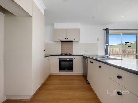 3 Bedroom Home Family Favourite Awaits - Photo 2