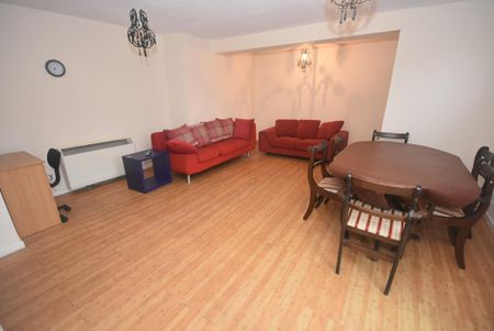 3 bedroom apartment to rent - Photo 2