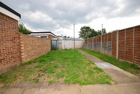 3 bedroom terraced house to rent - Photo 3