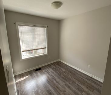 For Lease - 16 Kenridge Terrace, Hamilton, Ontario - Photo 2