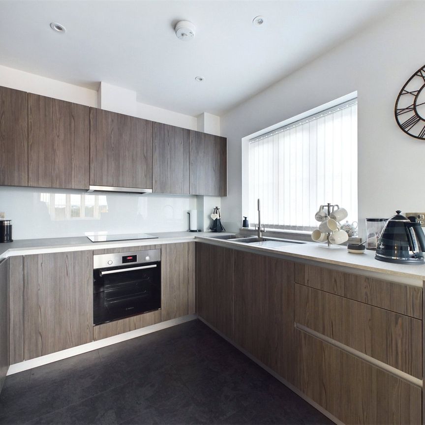 2 bedroom Flat in Rosebay Crescent, Warfield - Photo 1