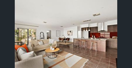 Spacious home in gorgeous Gowanbrae! - Photo 3