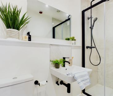 8 Bedroom House - Photo 1