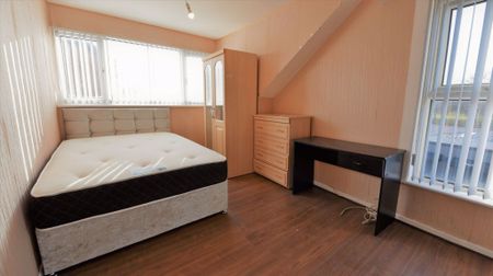 2 bedroom Flat in Cardigan Road, Leeds - Photo 5