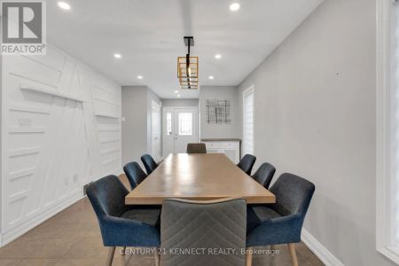 200 COURTNEY CRESCENT - Photo 4