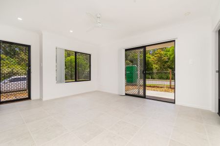 Beautiful 4-Bedroom Family Home Offering Modern Comfort And Convenience. - Photo 3