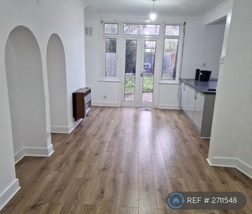 3 bedroom semi-detached house to rent - Photo 1