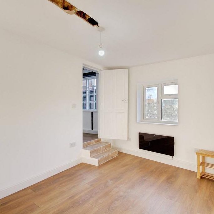 4 bedroom semi-detached house to rent - Photo 1