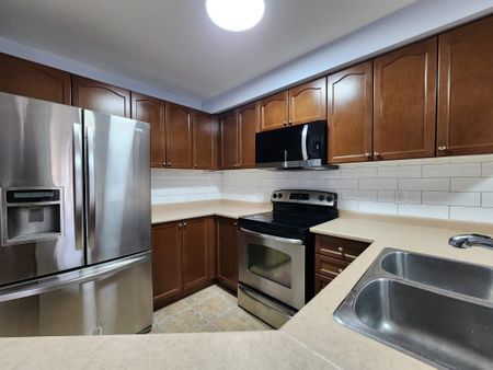 For Lease - 22 COLONEL LYALL Street, St. Catharines, Ontario - Photo 4