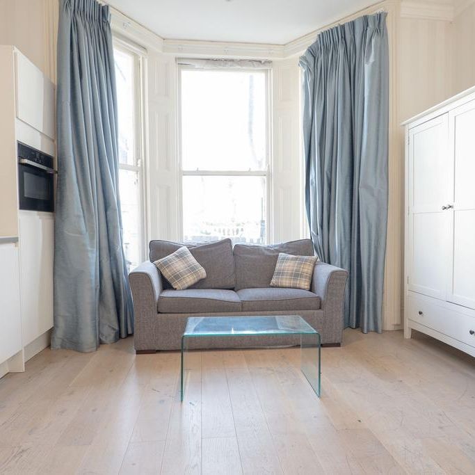 Studio to rent - Photo 1