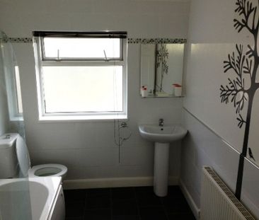 FOUR BEDROOM-2 BATHROOMS-NEWLY REFURBISHED-5 MINS FROM BCU-£80 P/W... - Photo 6