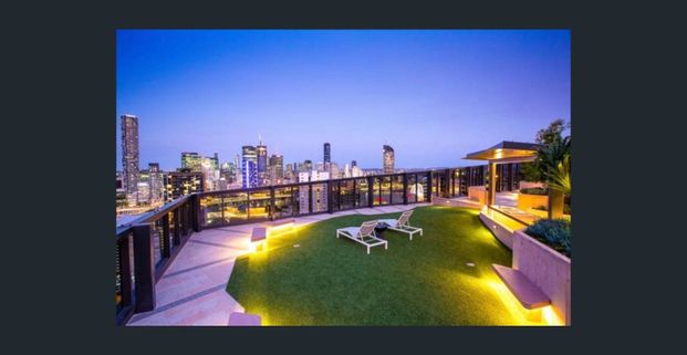 Stylish Unit and Luxurious Living in South Brisbane - Photo 1