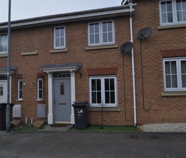 3 bed Town House - To Let - Photo 6