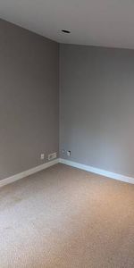 Quiet - Well maintained, clean 2 bedroom suite - Photo 3