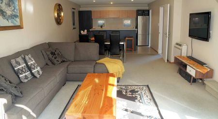 Fully Furnished, Great Location, all amenities - Photo 4