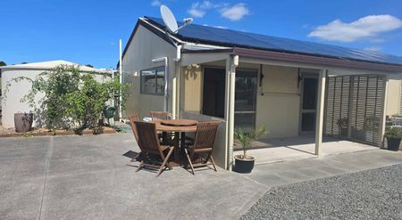 Idyllic location, furnished 1 bedroom unit - Photo 4