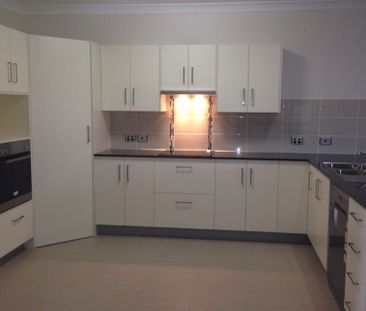 16 Sunburst Street, Mount Low. - Photo 3