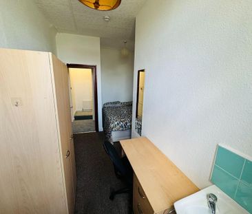 4 bedroom terraced house to rent - Photo 4