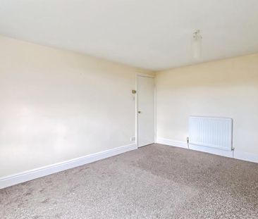 3 bedroom flat to rent - Photo 4