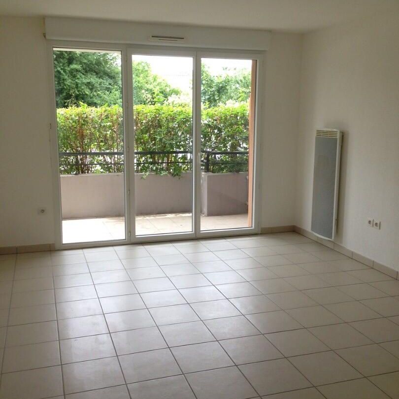 location Appartement T2 DE 42.99m² À ROQUETTES - Photo 1