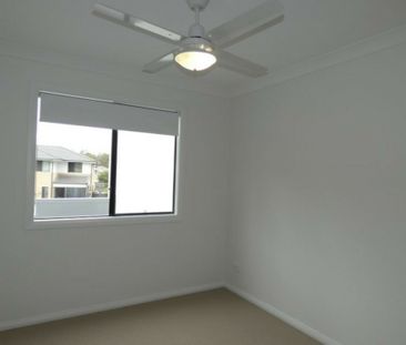 Tidy townhouse living! - Photo 6