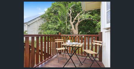 Charming Updated Cottage In Prime New Farm Pocket - Photo 2