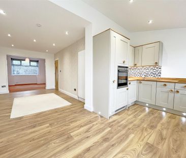 3 bedroom Semi-detached house to rent - Photo 5