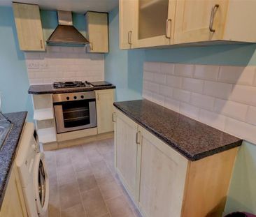 2 bedroom semi-detached house to rent - Photo 6