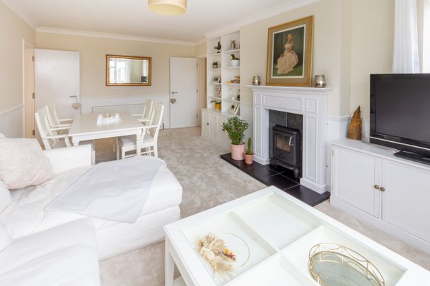 Recently renovated 2 double bedroom apartment to let on Blackheath - Photo 1