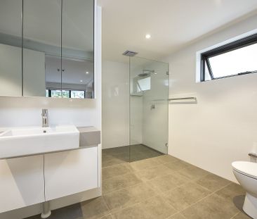 Luxury Studio Apartment - Photo 2