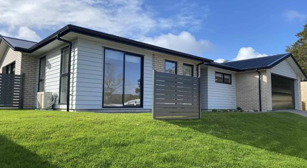 Stylish new build - Photo 1