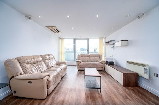 2 Bed Penthouse, Switch House, E14 - Photo 1